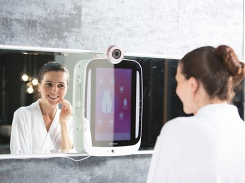 HiMirror Smart Beauty Mirror